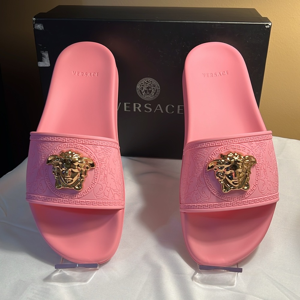 🔥 💯 Authentic Versace Medusa Rubber Pool Slides